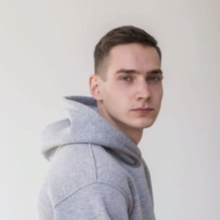 Подбор мужчин моделей для предметной съемки в Красноярске