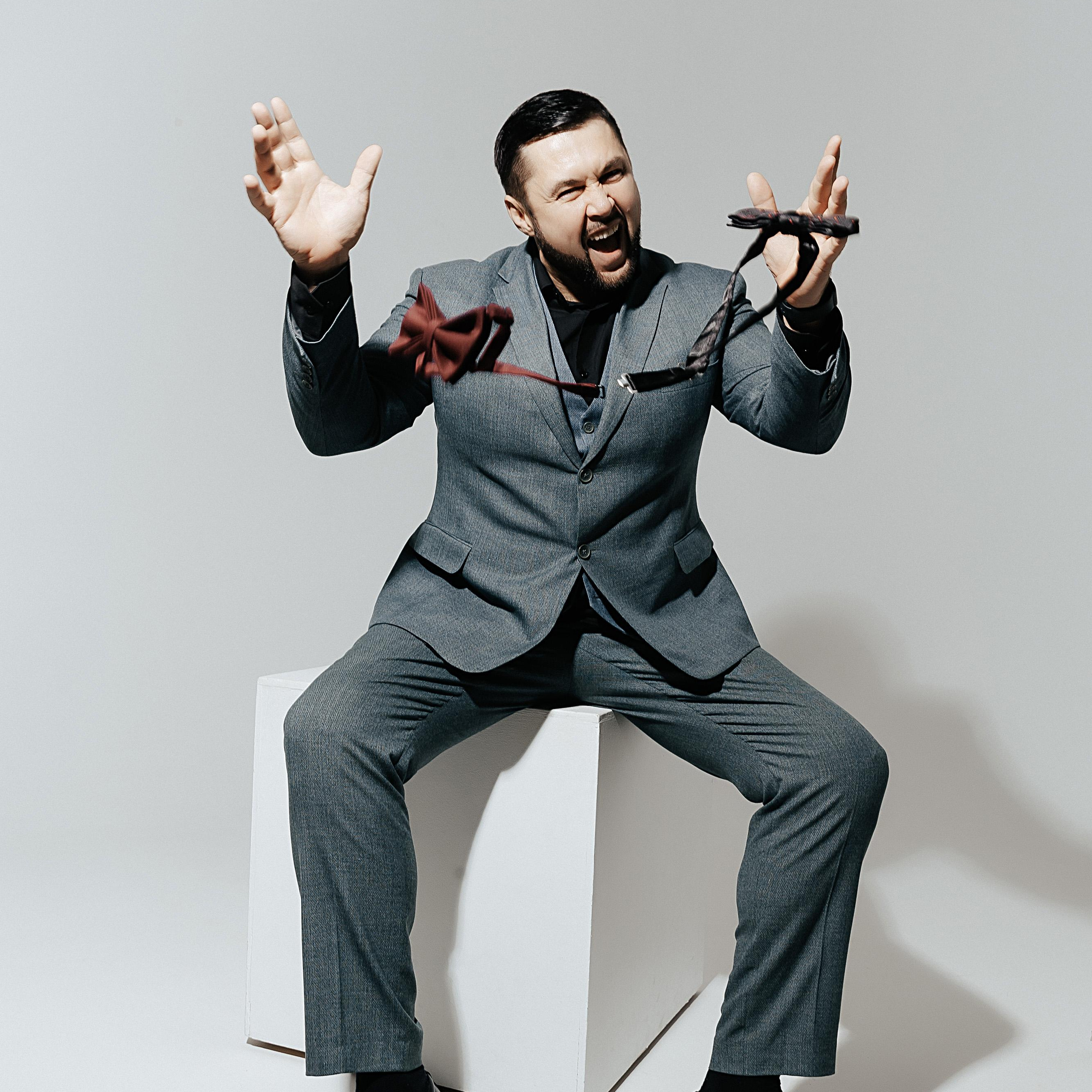 Контакты. Ведущий Виталий Белан