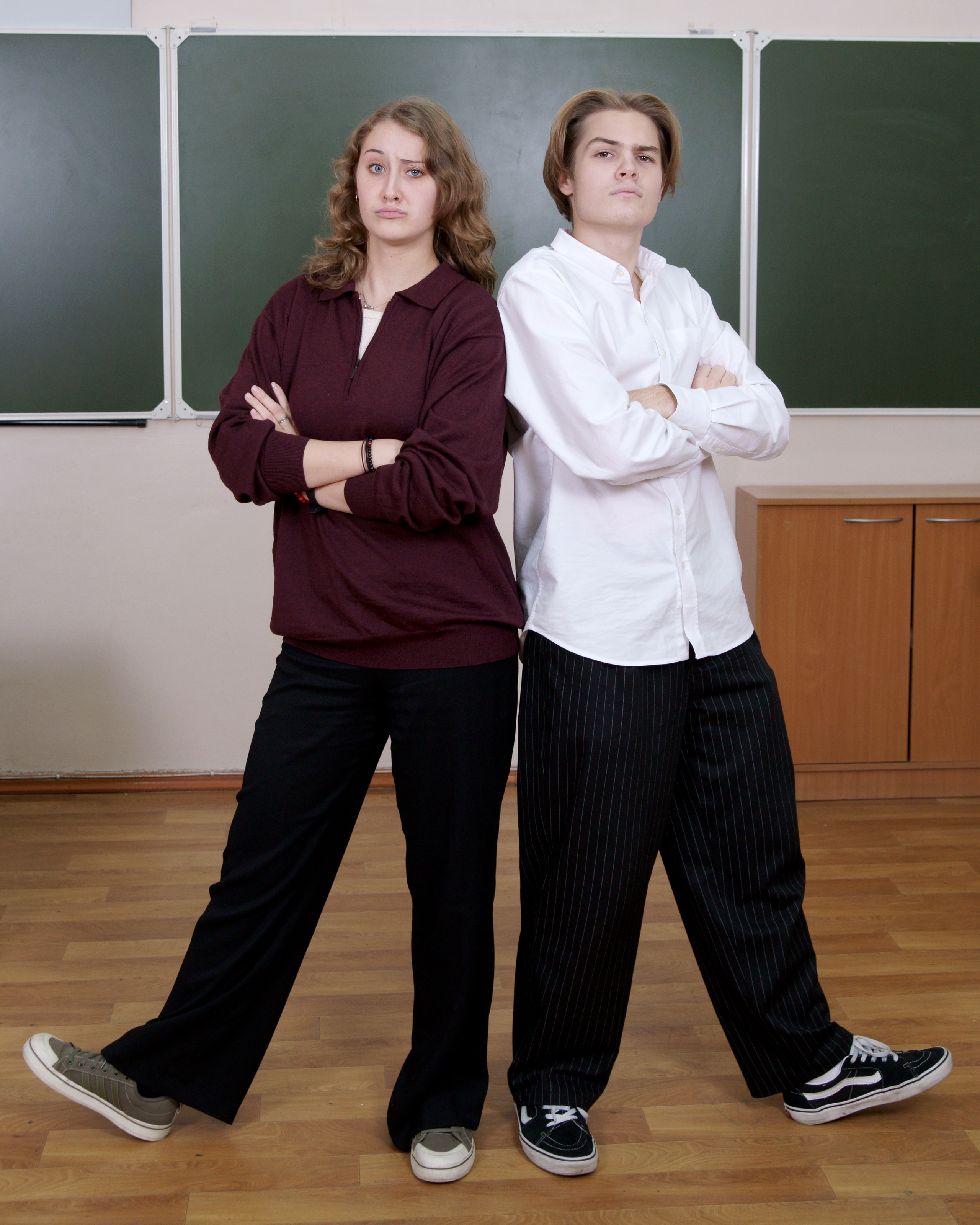 Выпускник старшей школы - школьная сьемка - друзья