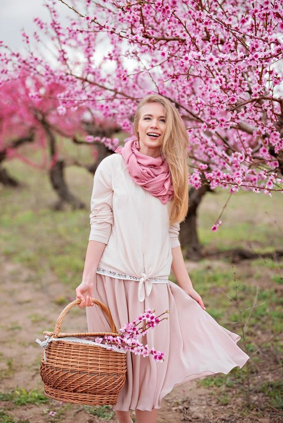 РЕКОМЕНДАЦИИ ПО ВЫБОРУ ЖЕНСКОГО ОБРАЗА ДЛЯ ВЕСЕННЕЙ ФОТОСЕССИИ В ЦВЕТУЩИХ САДАХ