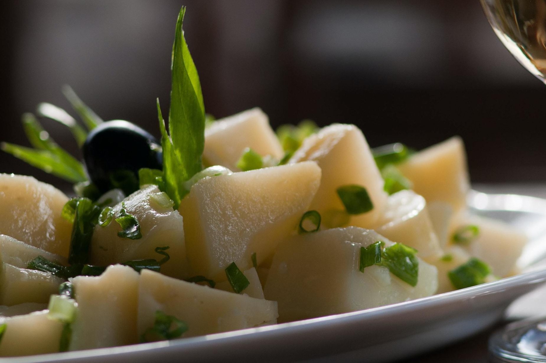 Гарнир на свадебный банкет Картофель отварной с зеленым луком