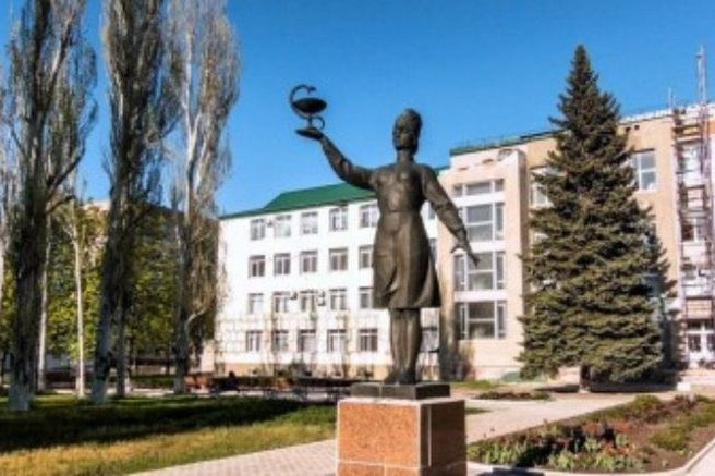 Аллея памяти погибшим медикам в Луганске