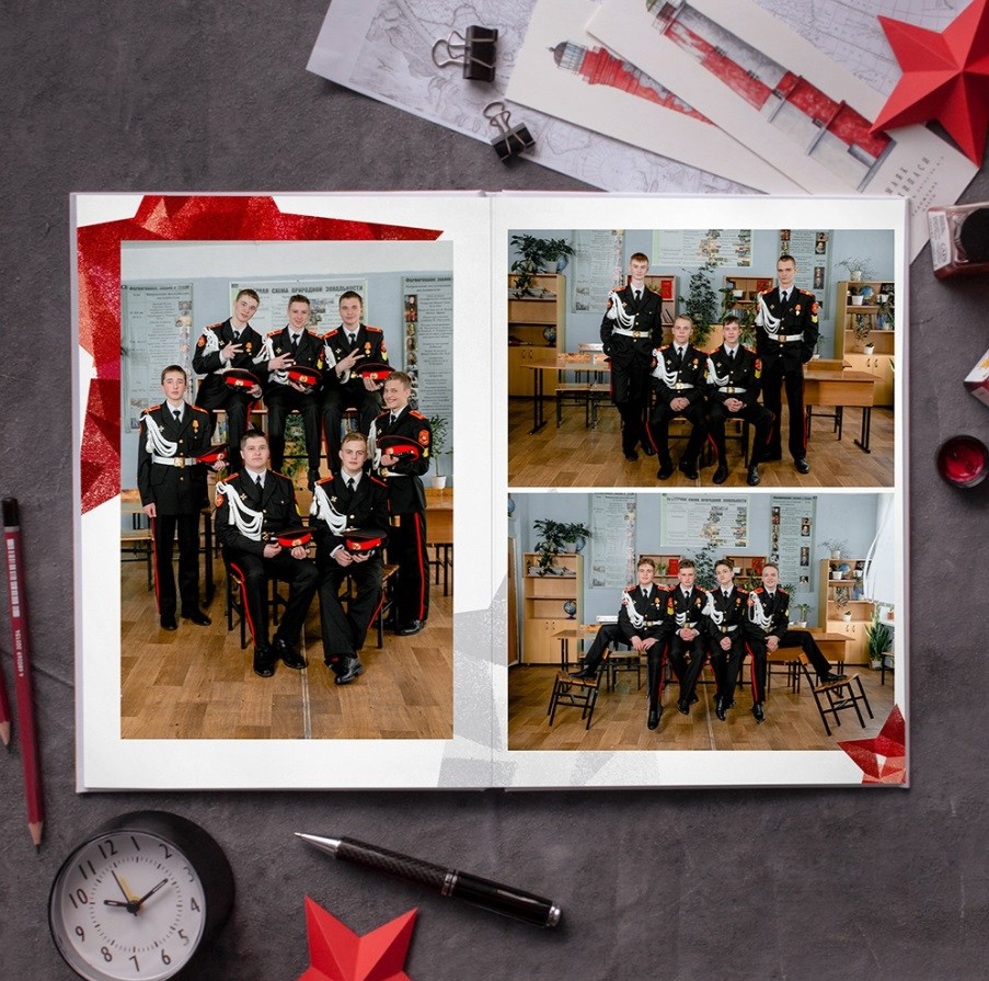 Страницы выпускного альбома с фотографиями кадетов. На странице размещена большая групповая фотография кадетов старших классов школы города Нижневартовска. На второй странице выпускного альбома размещены групповые фотографии кадетов в форме.