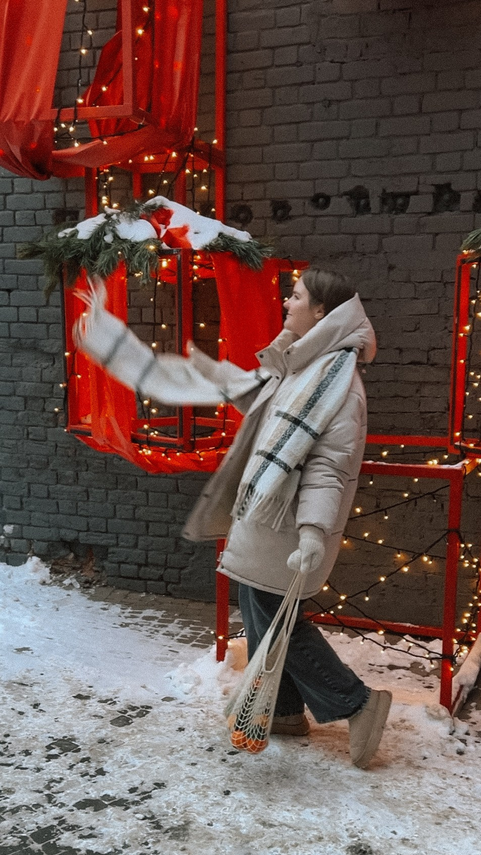 Фотосессия с еловыми ветками