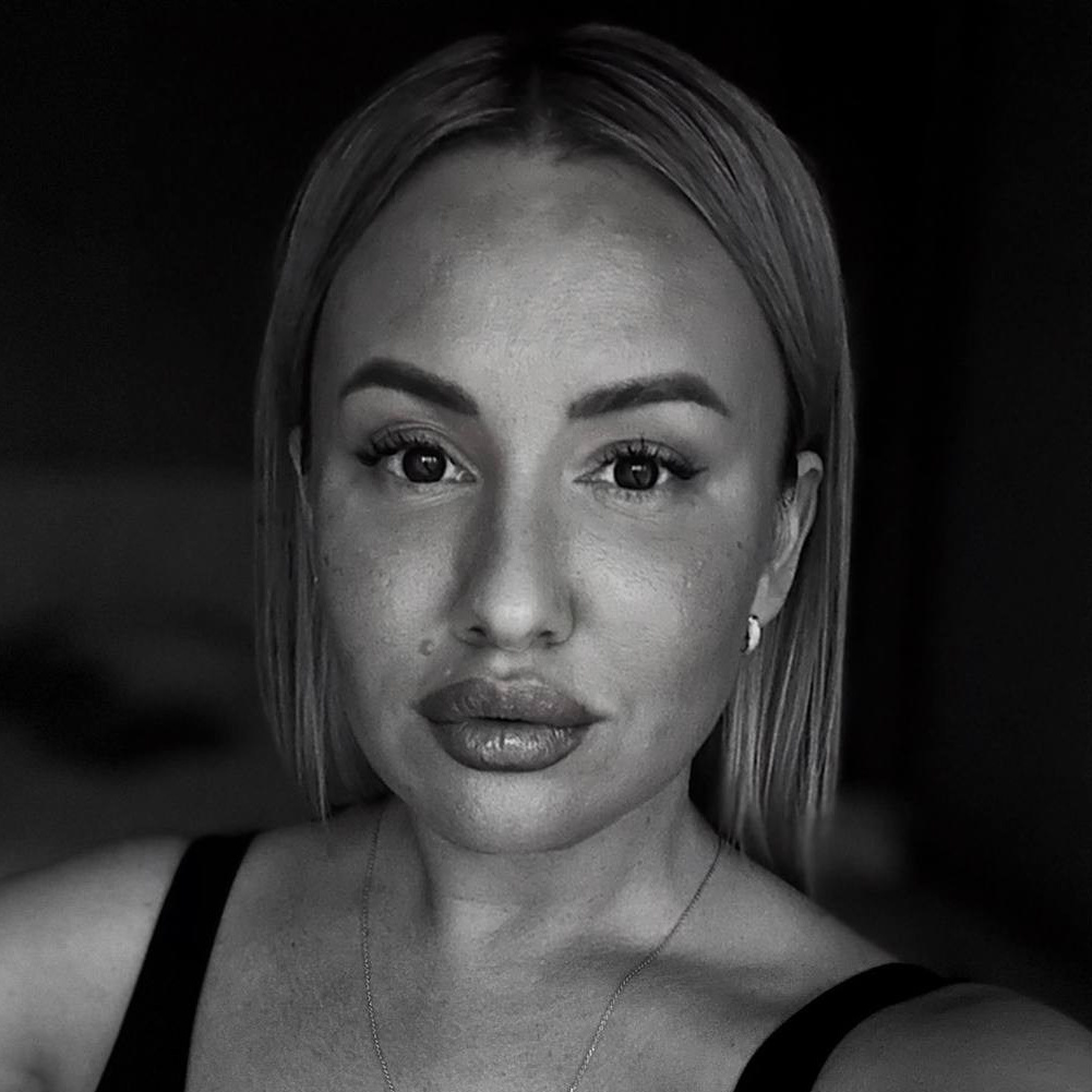 Анна Саженкова — художница, фотограф