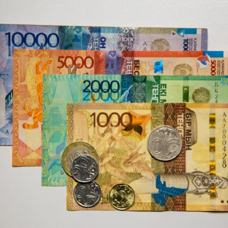 Река Чарын, протекающая через дно Долины Замков в Чарынском каньоне, Алматы, Казахстан