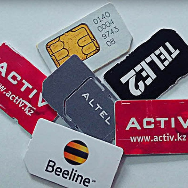 Река Чарын, протекающая через дно Долины Замков в Чарынском каньоне, Алматы, Казахстан