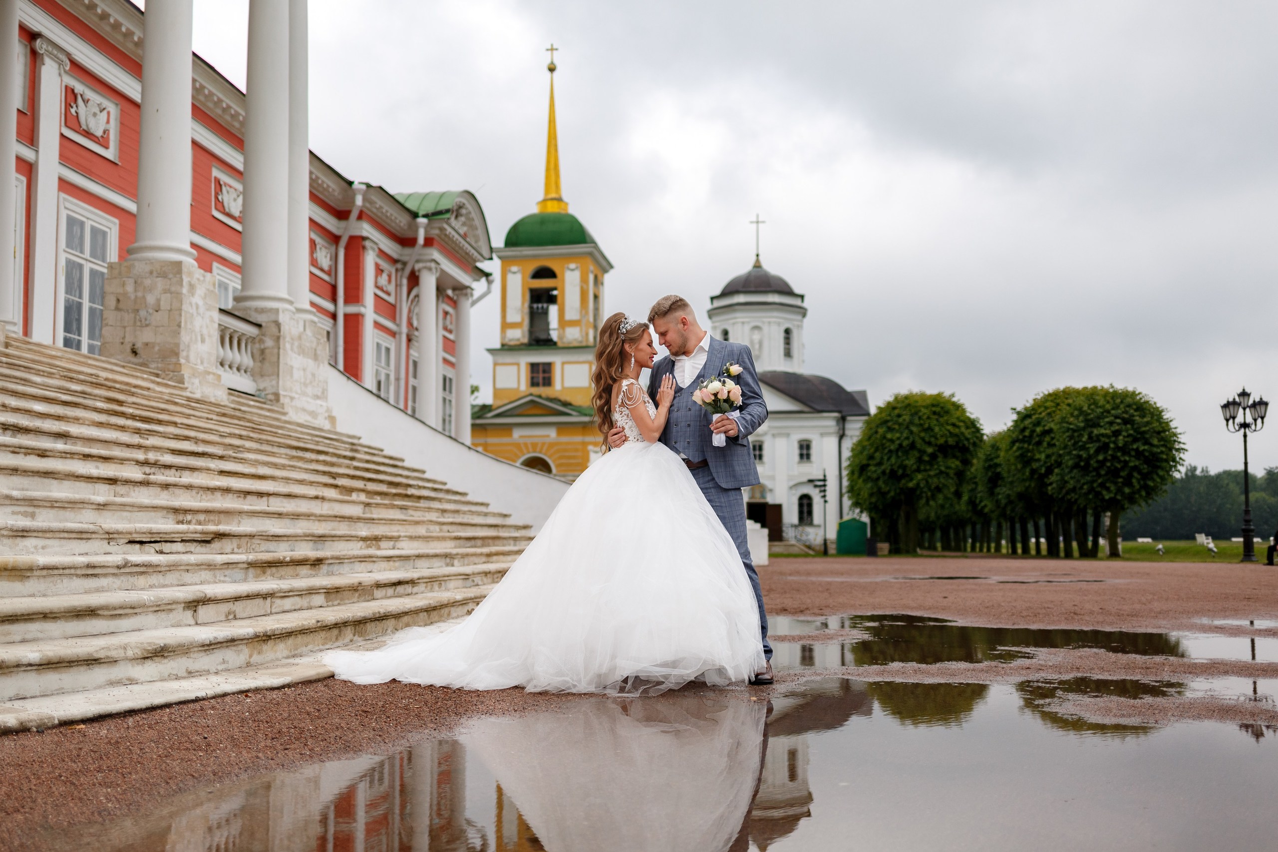 Свадебная фотосессия в усадьбе Кусково. Свадебный фотограф Москва и МО  Сергей Киржаев