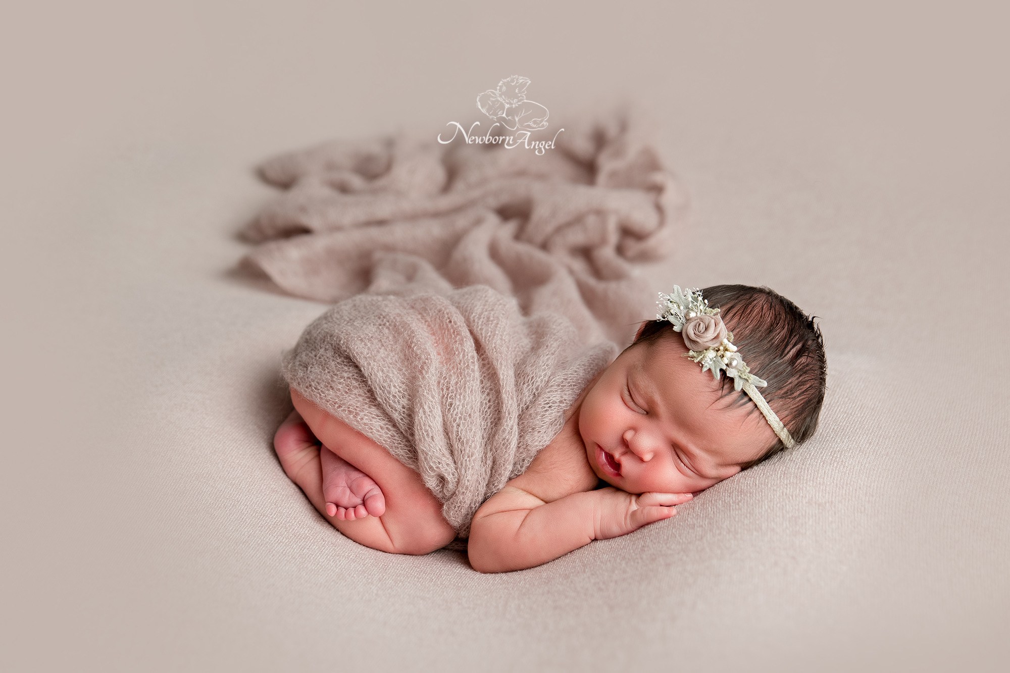 Фотосессия новорожденных. Фотосессия новорожденного в Москве Newborn Angel