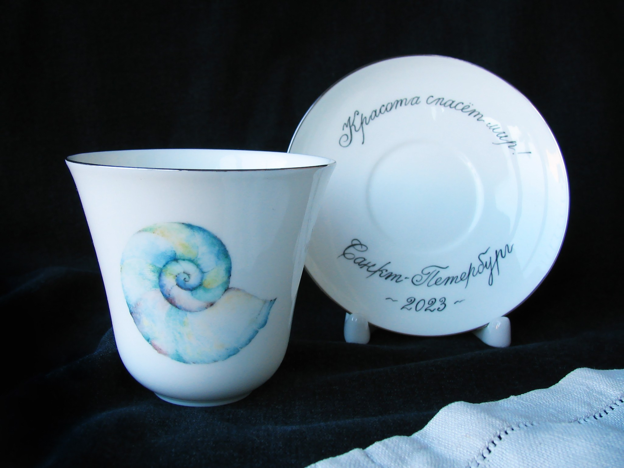 Памятная надпись на фарфоре. Костяной фарфор ИФЗ. Роспись фарфора в Санкт-Петербурге