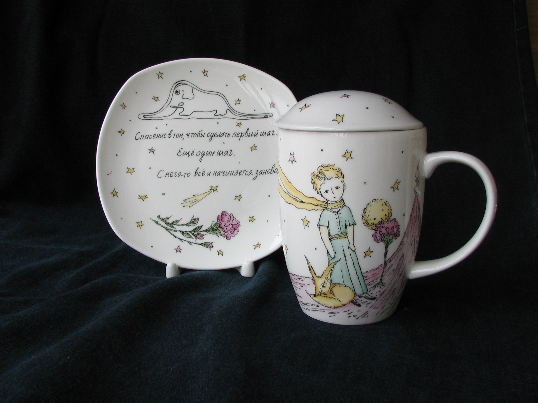 Памятная надпись на фарфоровой посуде. Роспись фарфора в Санкт-Петербурге.