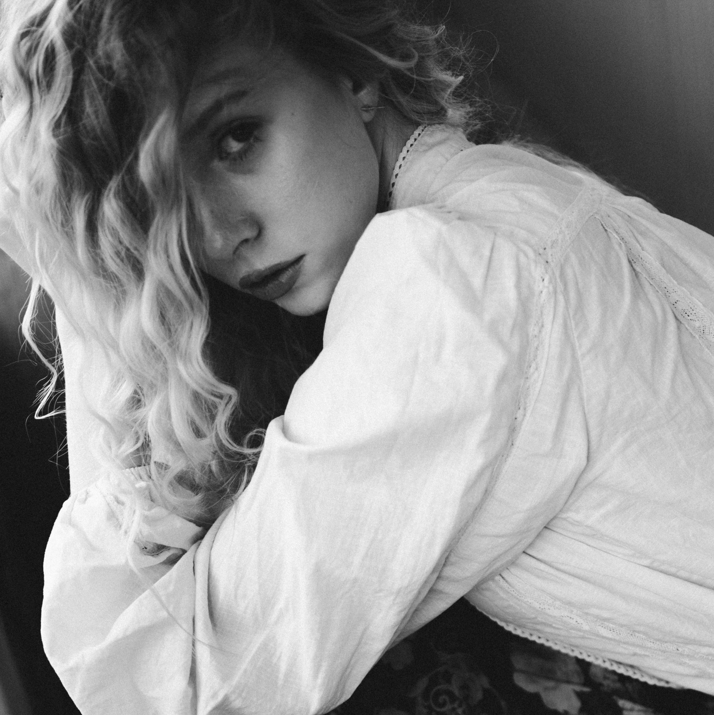 Фотограф Анастасия Галина — Прогулочная фотосессия в парке — черно-белый портрет