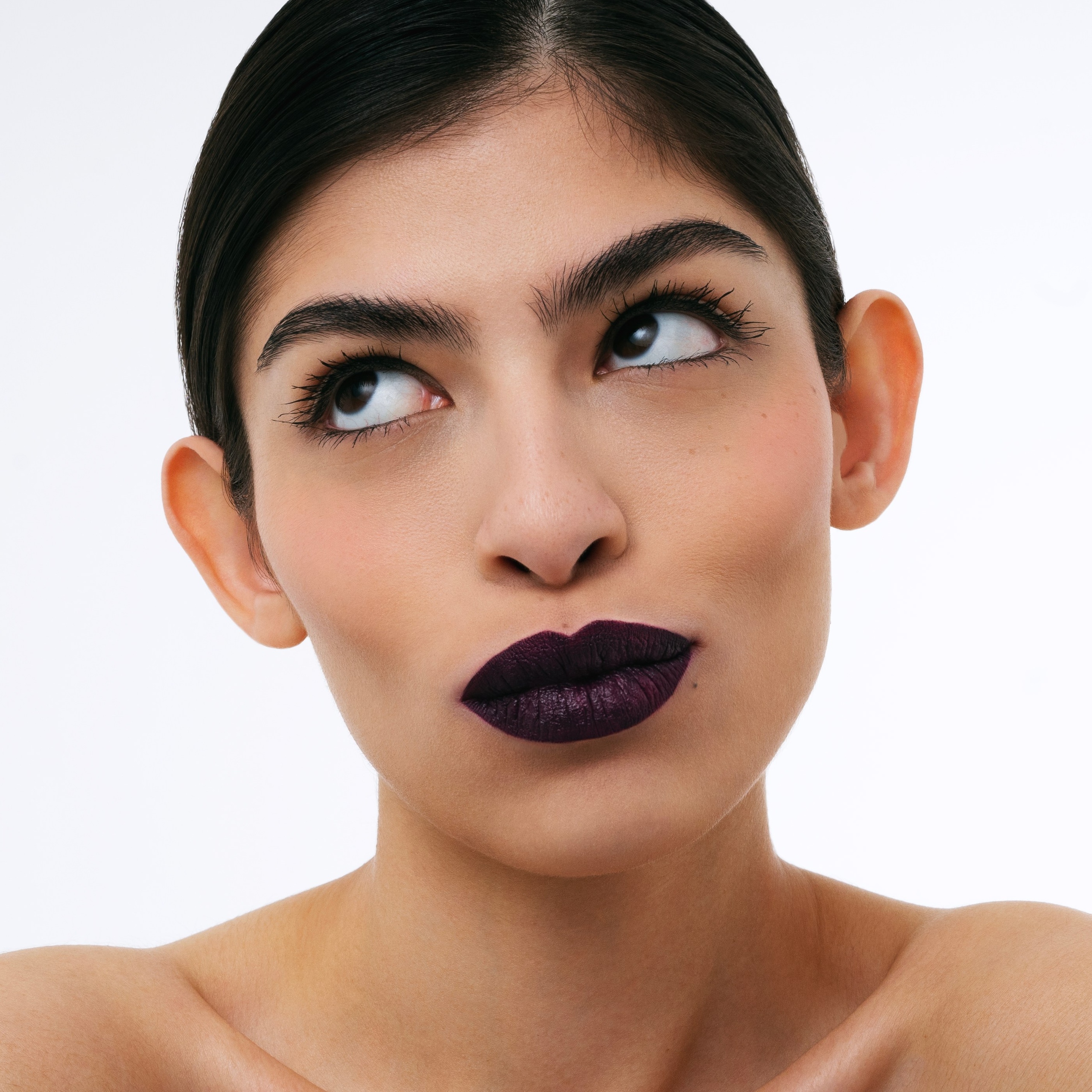 Сontacts. Retouch Beauty Catalog