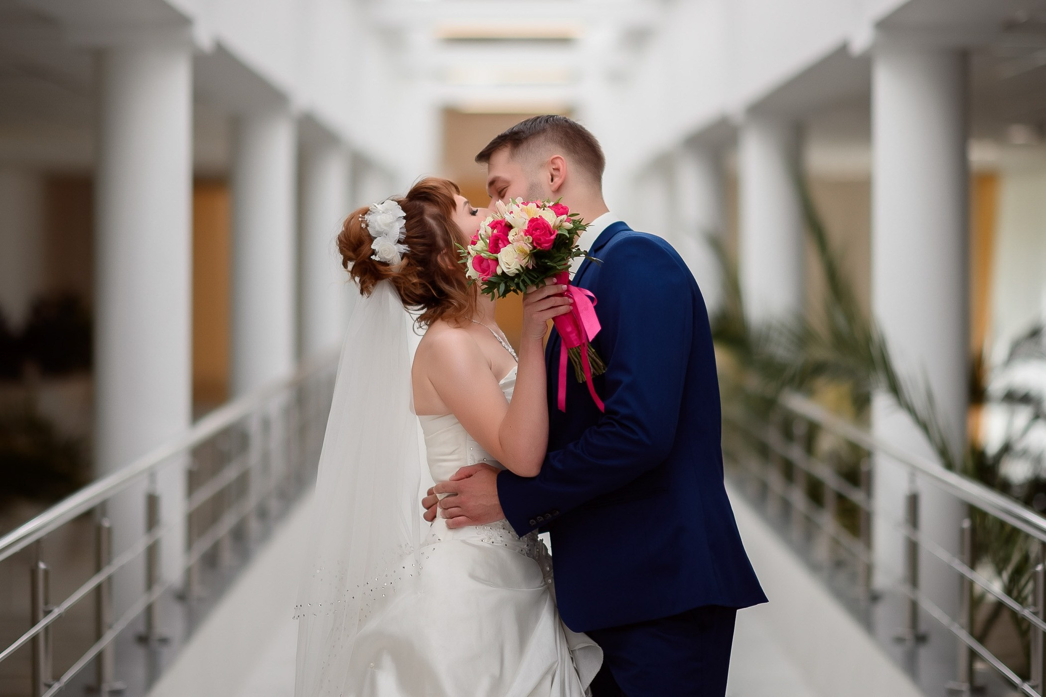 Свадебный фотограф Алексей Лукин на регистрацию брака в ЗАГС на час цены. Фотосъёмка в загсе СПб и ретушь фотографий. Свадебная видеосъёмка. Фотограф Алексей Лукин. Свадьба, мероприятие, корпоратив, юбилей, фотосессия, портрет. Фотосъёмка в Санкт-Петербурге. Ретушь фотографий