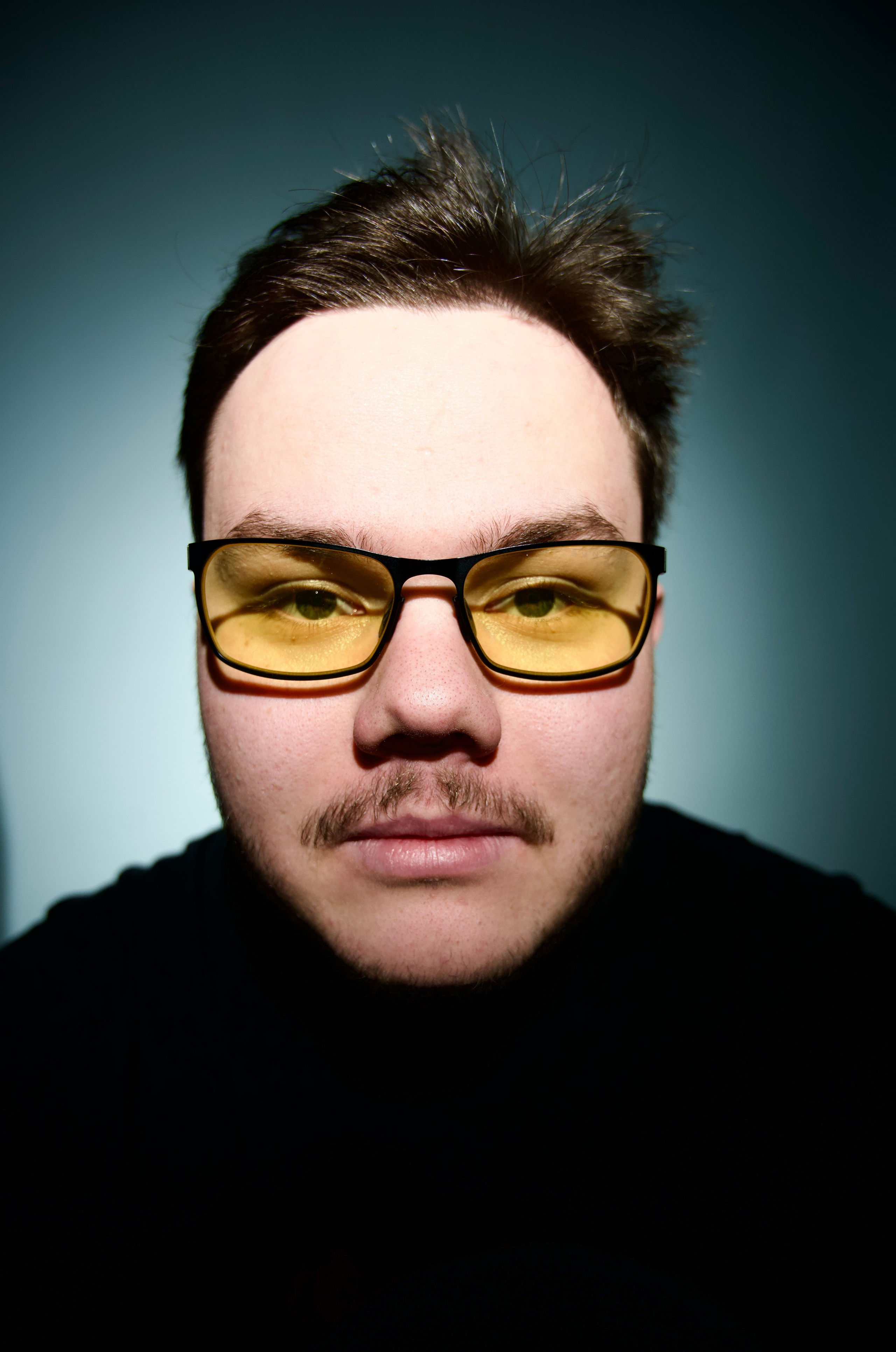 Контакты. Портретный фотограф в Москве — Иван Саяпин