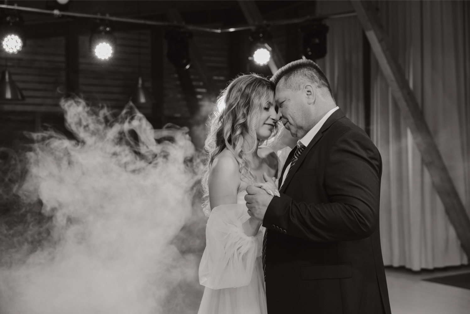 Лучшие треки для танца невесты с папой. Свадебный фотограф/видеограф Краснодар, Сочи, Волгоград, Москва, 8 937 693 00 80