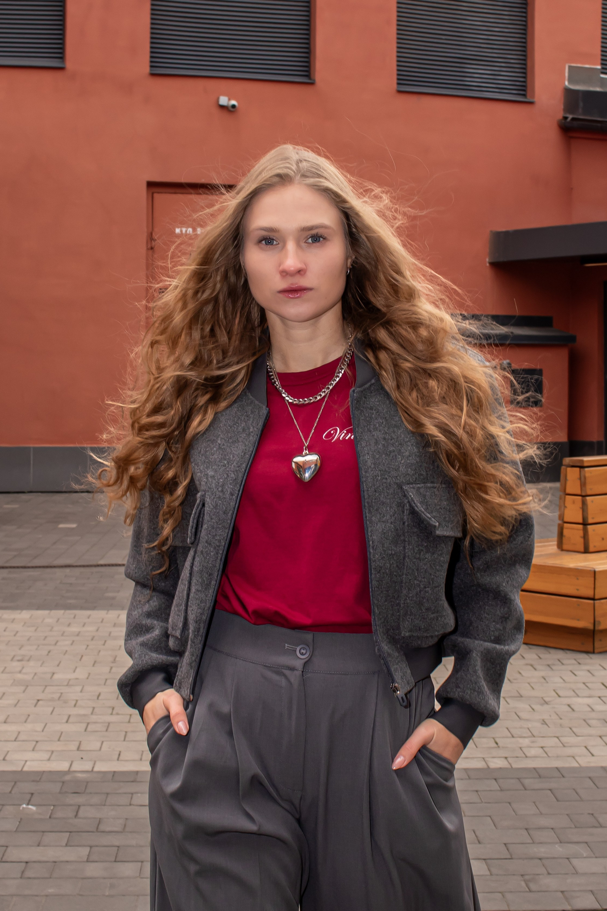 Индивидуальный портрет в деловом стиле, прогулочная съёмка, фотограф Карасёва Елена