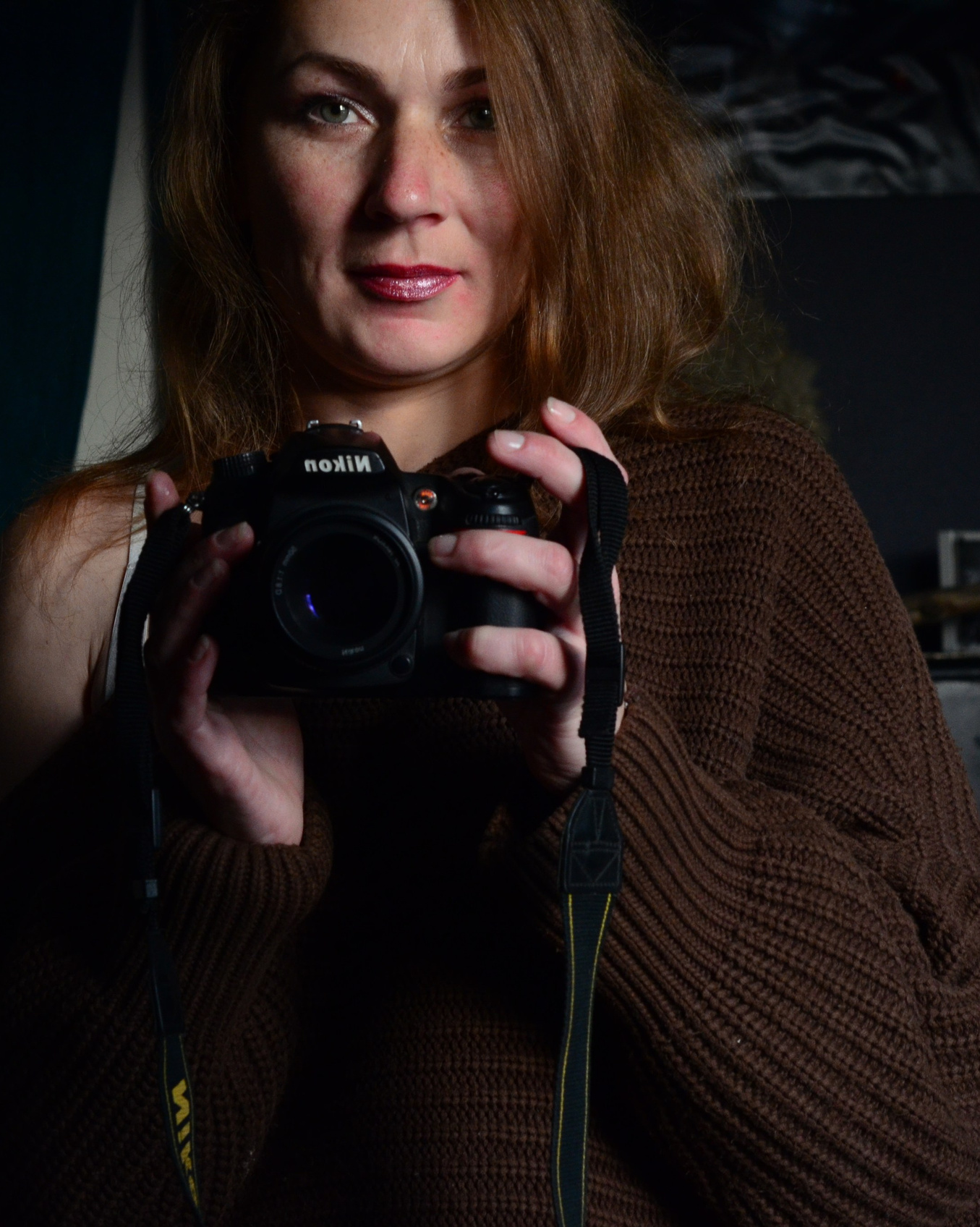 Контакты. Системы хранения с фасадами из дикого дерева. Авторская фотография. Близнецовые пламёна