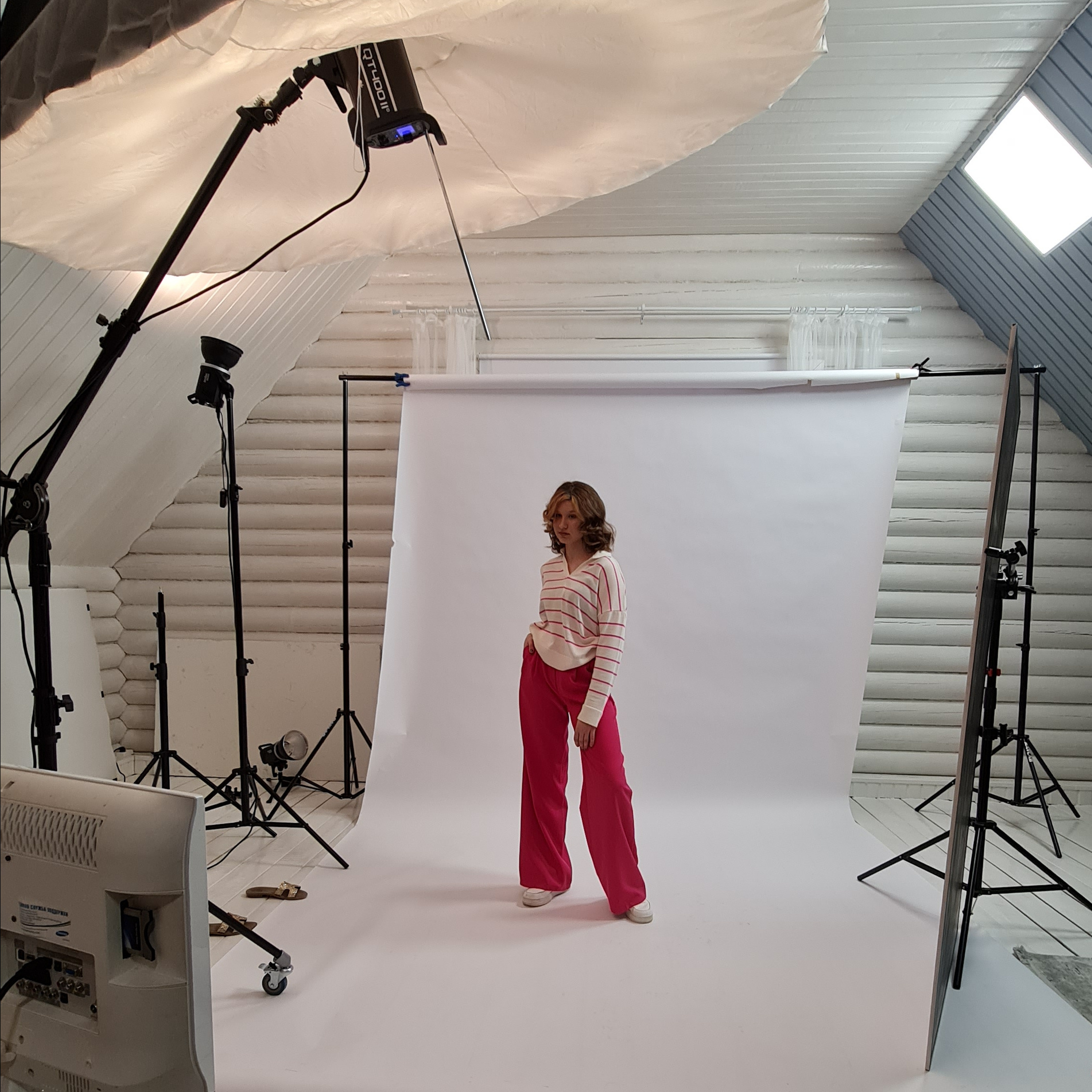 фотосъемка одежды на белом фоне в студии для озон, алиэкспесс, яндекс маркет, валбериз екатеринбург 