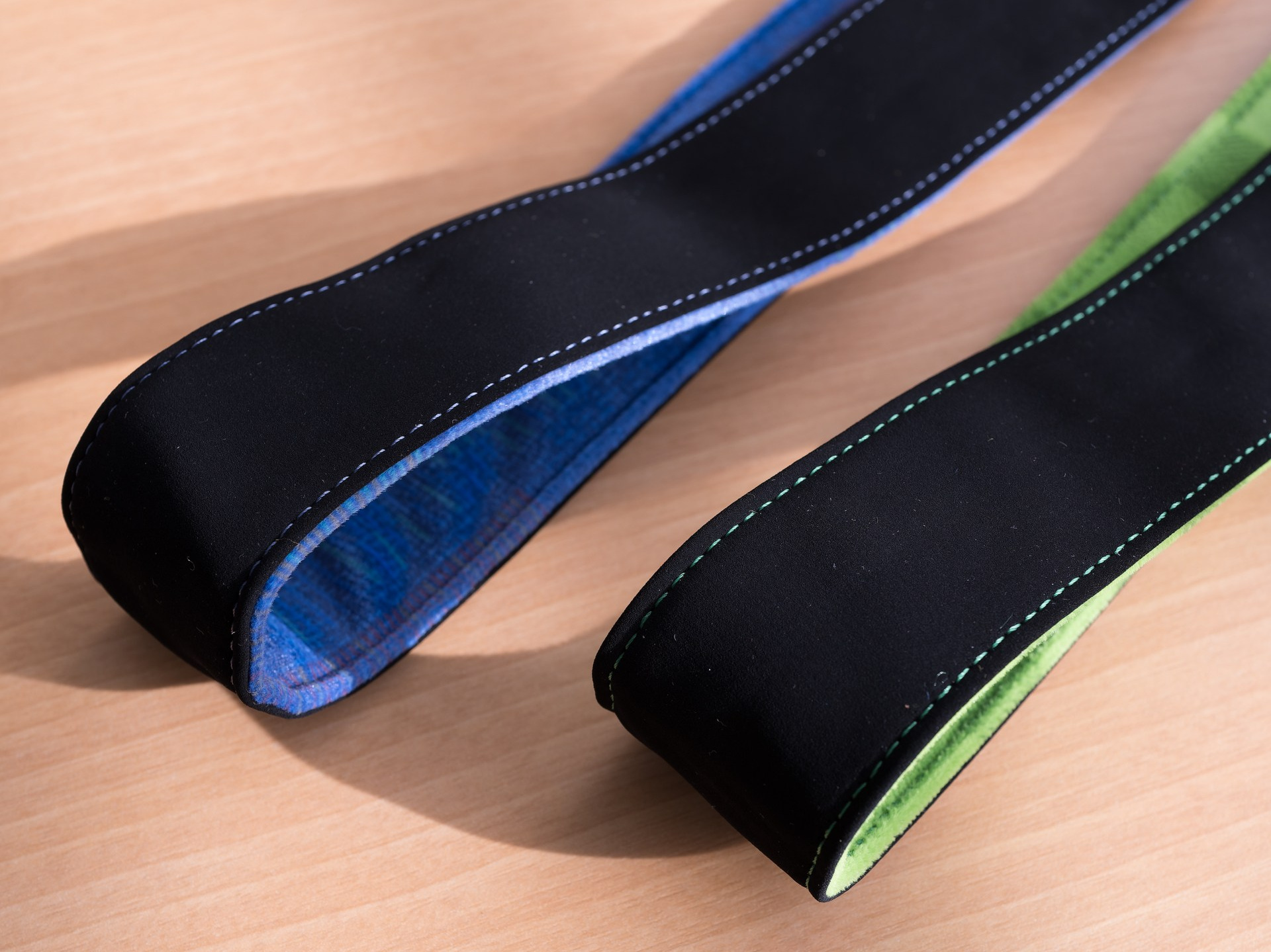 Ремень для фотокамеры из ткани сиденья UN, JR Yamanote Line/Keihin Toh. Фотограф — видеограф в Москве Дмитрий Менделеев