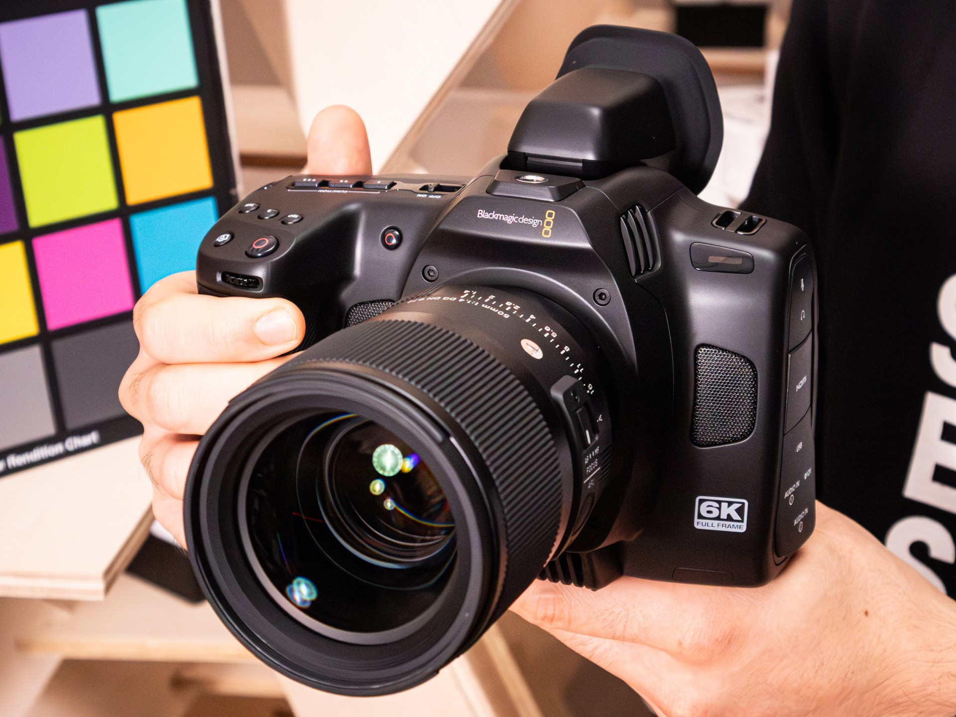 Полноразмерная кинокамера Blackmagic Cinema Camera 6K. Фотограф — видеограф в Москве Дмитрий Менделеев