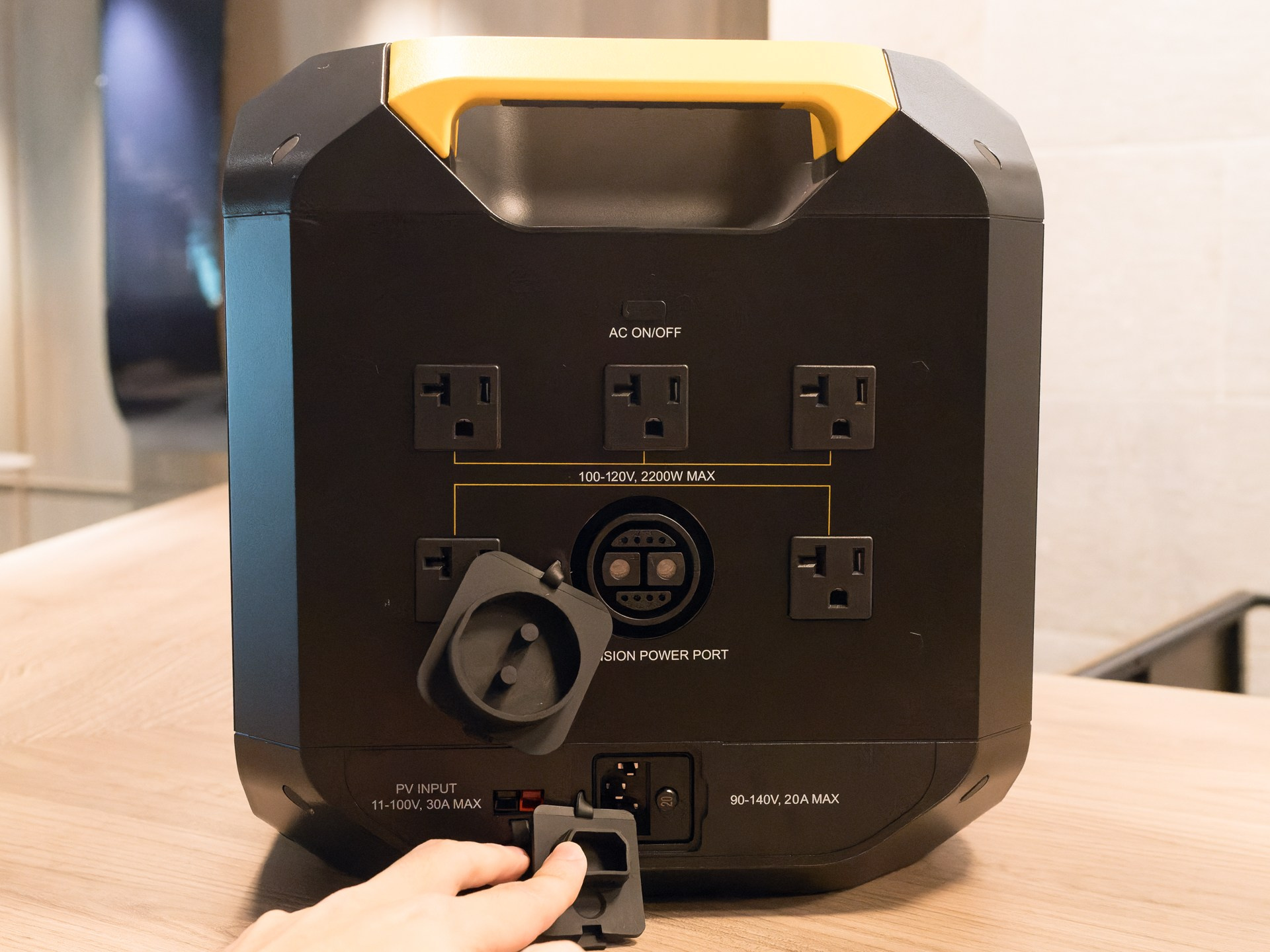 BougeRV Japan представляет портативный источник питания. Фотограф — видеограф в Москве Дмитрий Менделеев