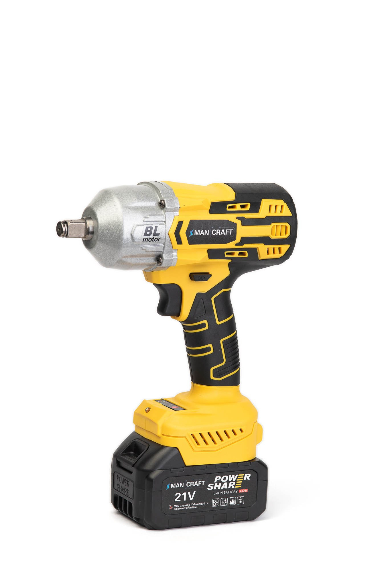 Шуруповерт желтого цвета на белом фоне — классический пример каталожной предметной съемки техники.