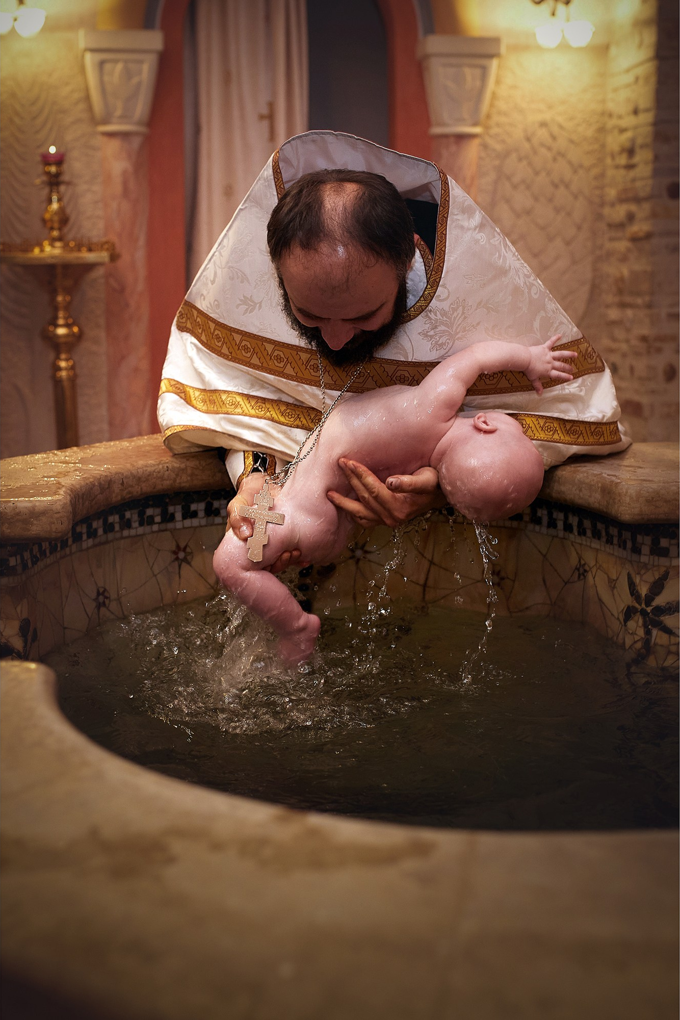 "репортажная съёмка погружения купель Минск крестины"