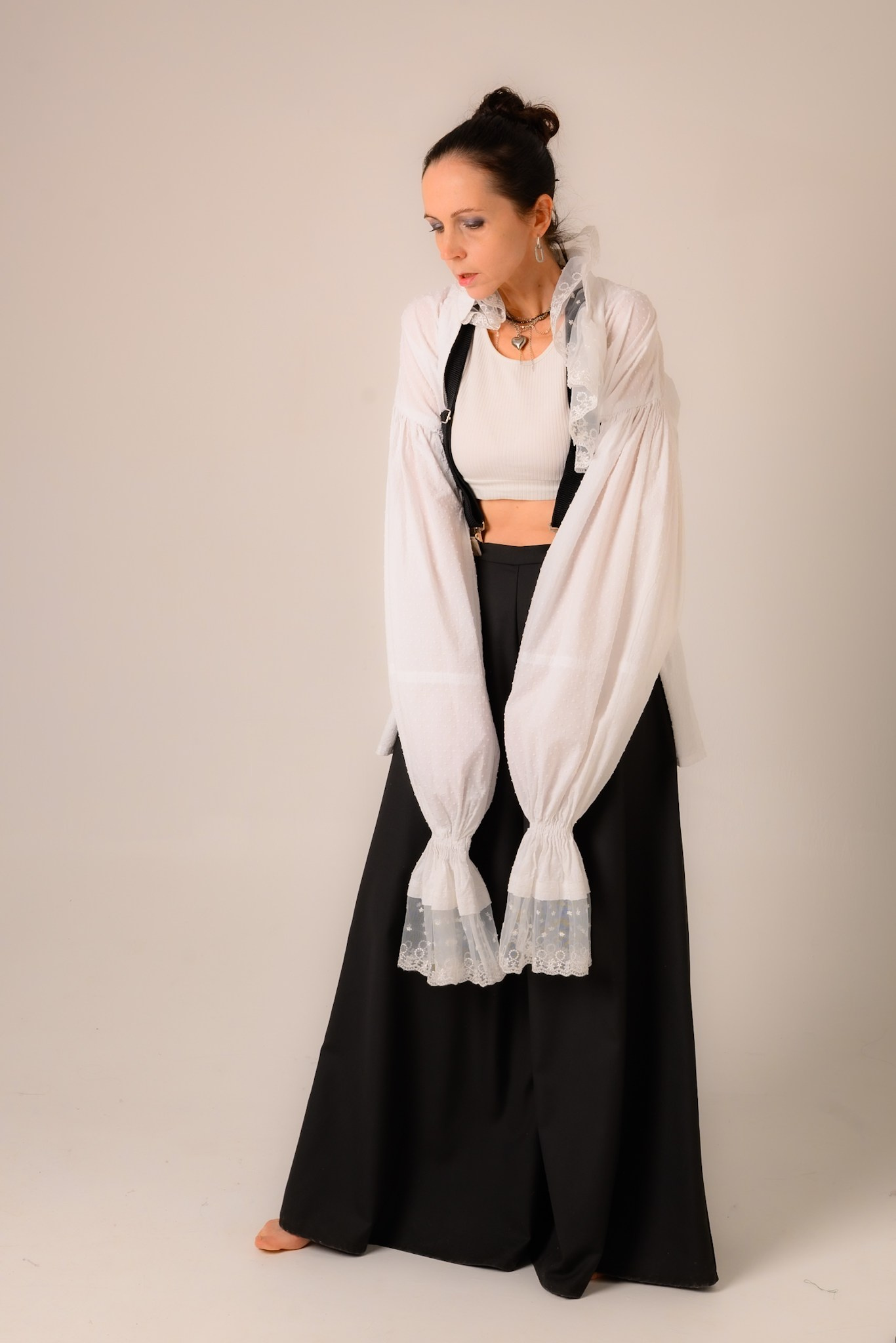 Д. З. по мягкому свету в студии