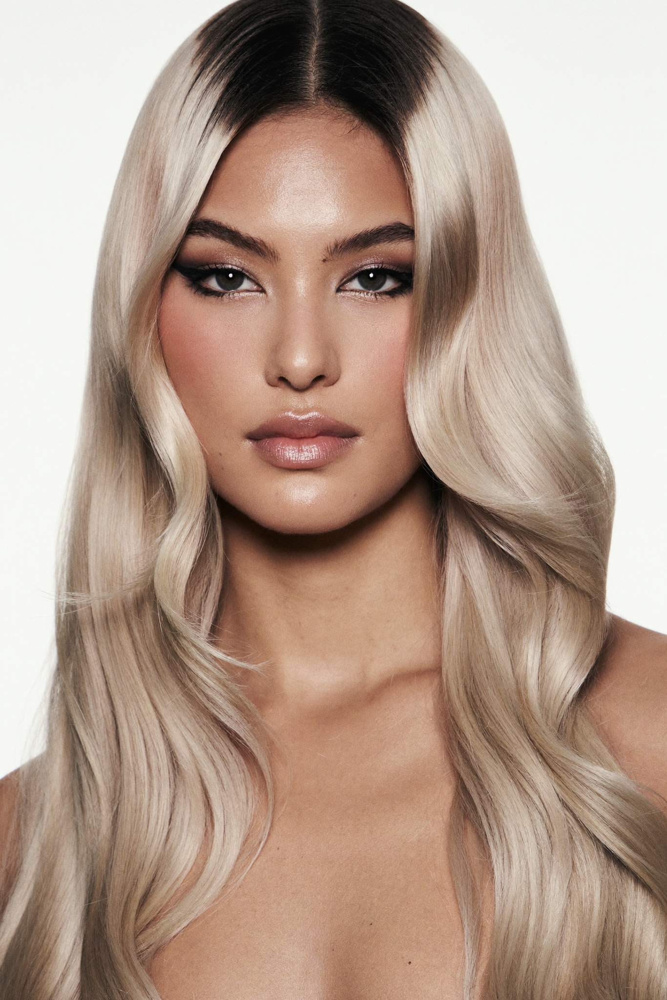 Анна Карчмит — AI-художник. Эдиториал, нейрофотосессия и контент для fashion и beauty брендов