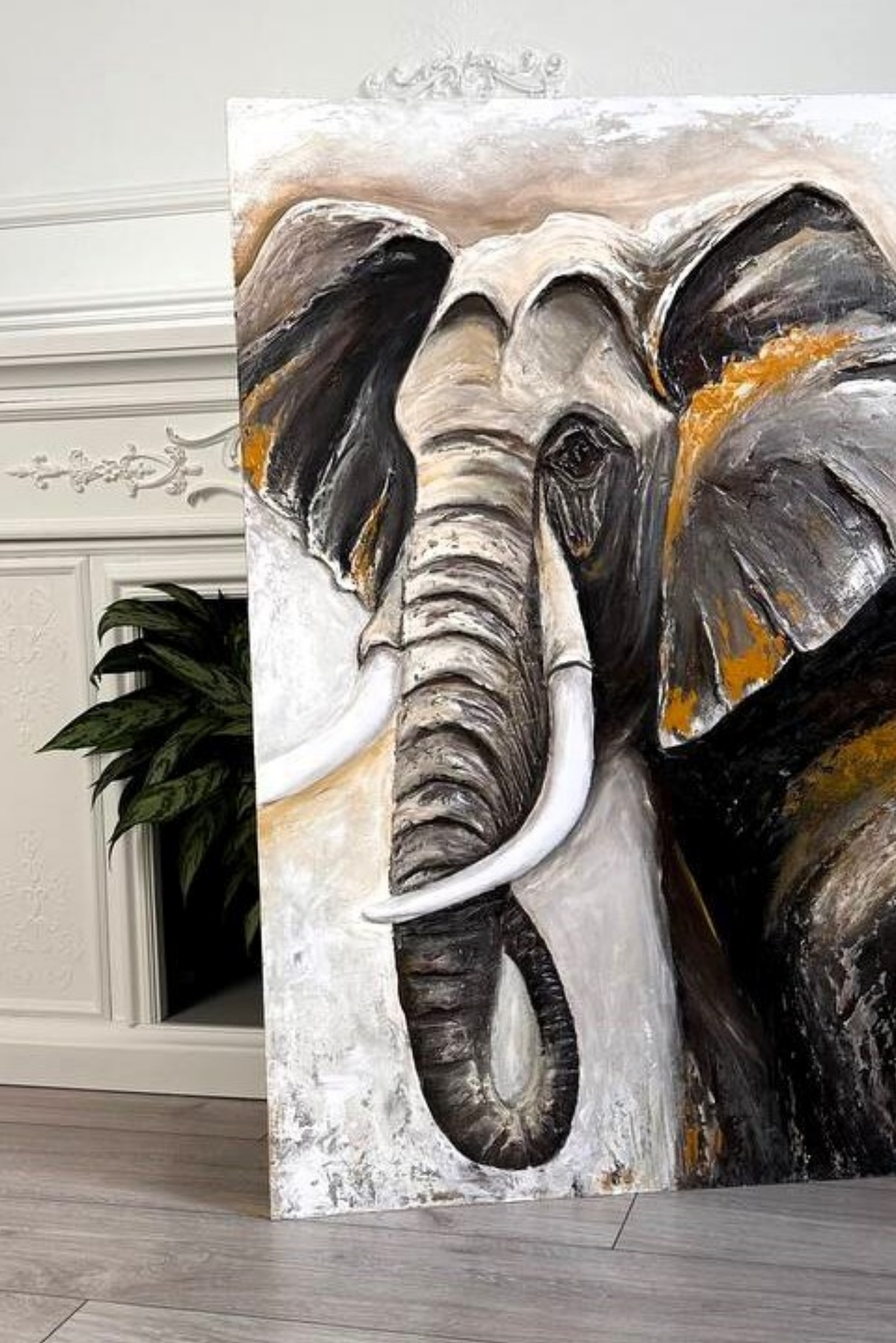 черная картина с золотом