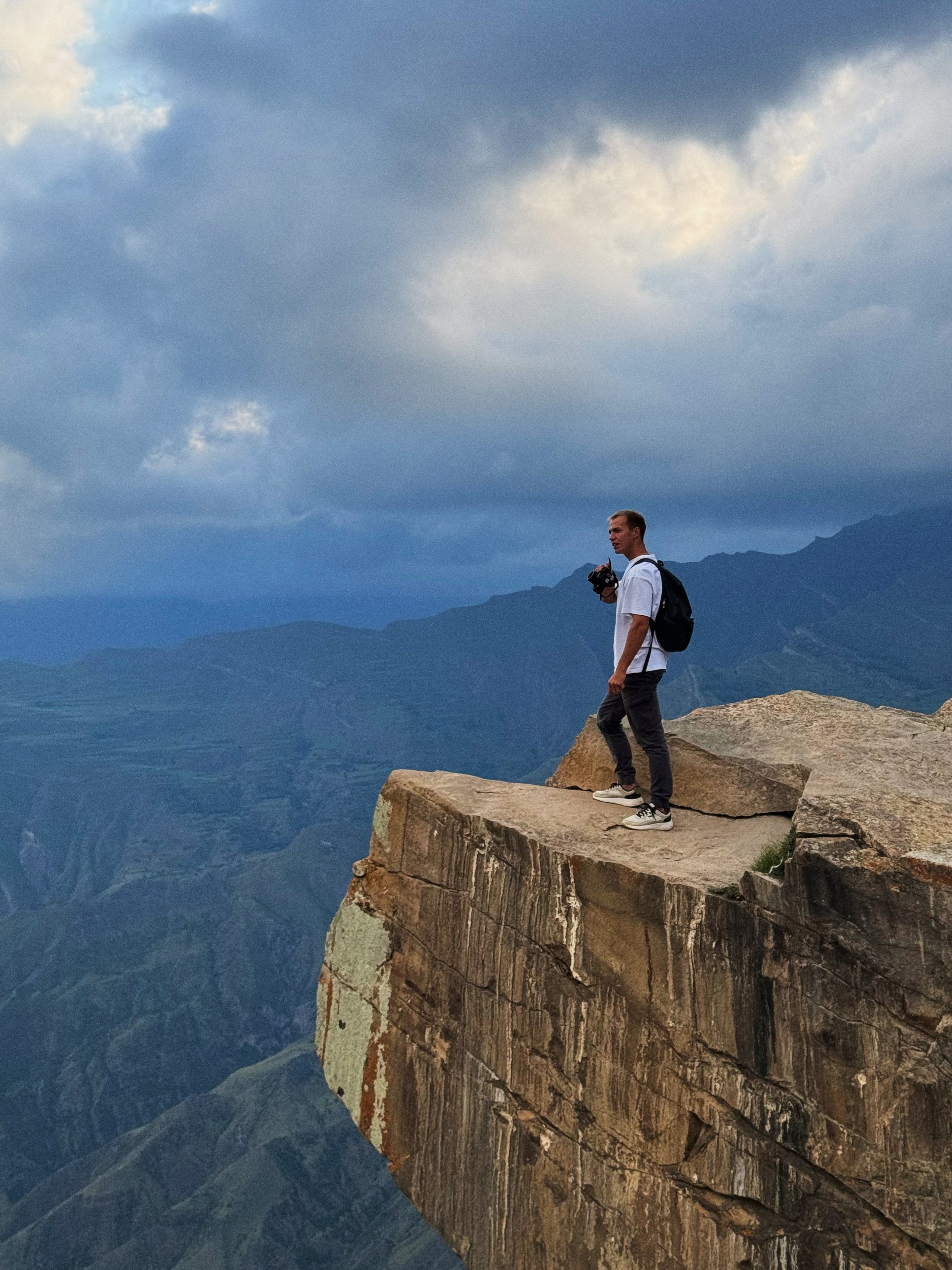 Работа профессионального фотографа в Крыму, творческий процесс, море и скалы