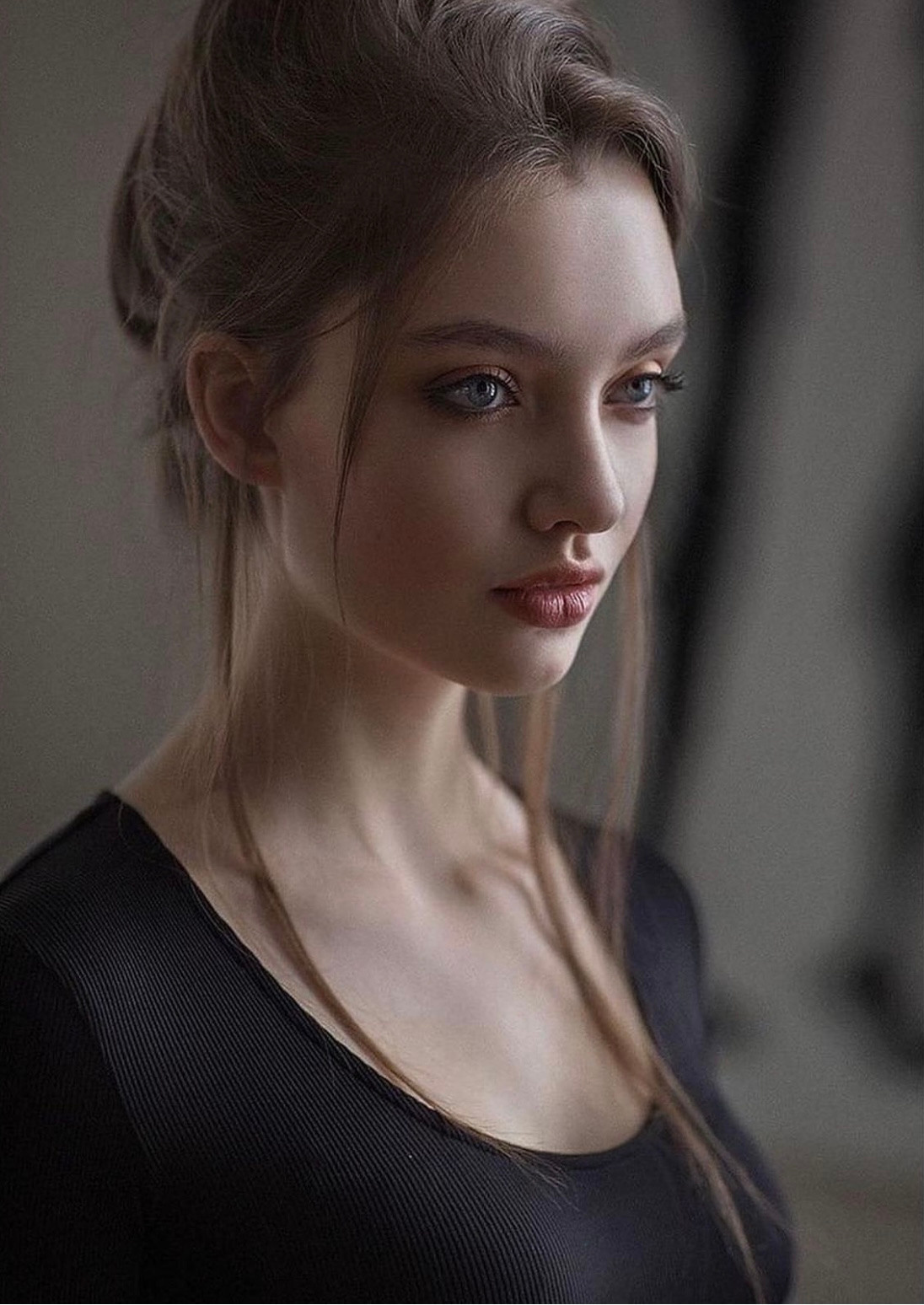 Natural light portrait by Alexei Kazantsev. Photographer Andrey Basov website