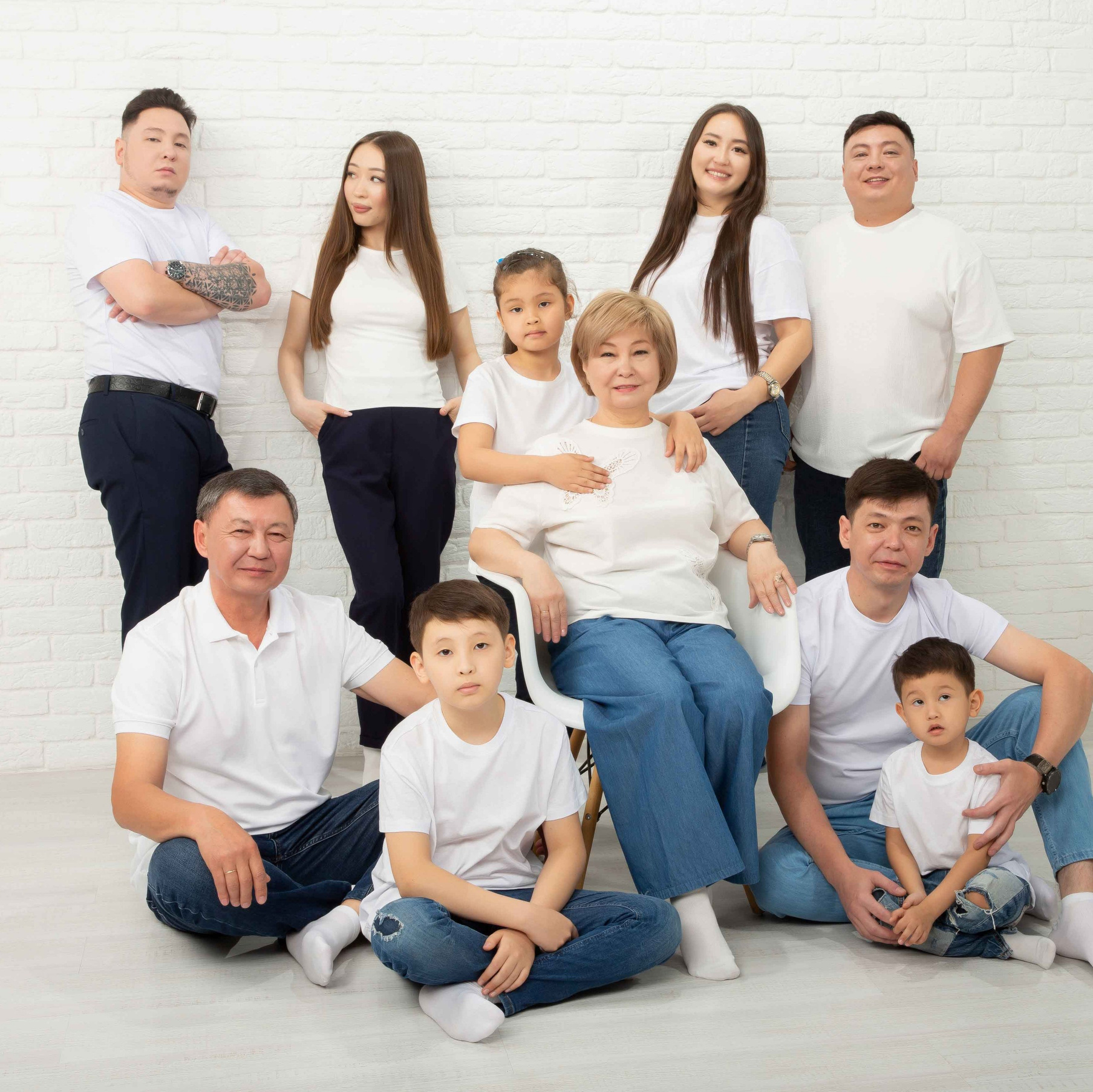 Семейная фотосессия Алматы. Фотостудия Алматы. Фотограф Алматы. Семейная и детская фотостудия Family studio