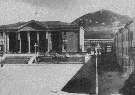 Площадь Ленина. Фотоальбом истории города Лермонтов