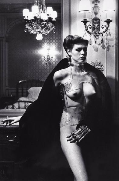 Хельмут Ньютон / Helmut Newton 18+. Женя Красовская | Фотограф | Smm-дизайнер
