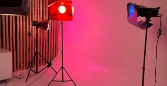 Зал с Белой циклорамой «White». BACKSTAGE фотостудия