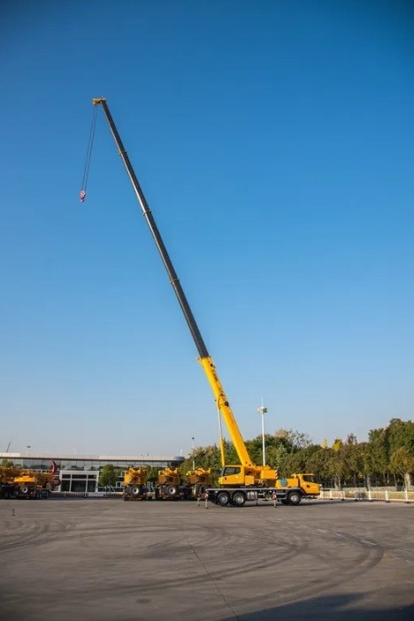 Автокраны XCMG XCT30_S1. Продажа надежной спецтехники от компании СТИ в г. Новосибирск