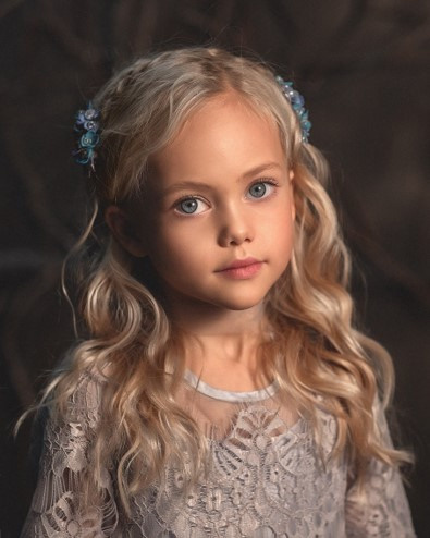 Webinar about eyes. Photographer Elena Michelle