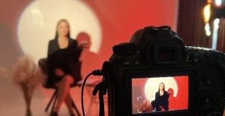 Зал с Белой циклорамой «White». BACKSTAGE фотостудия