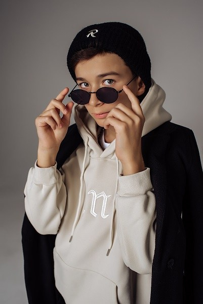 Суматохин Егор. Съёмка одежды для маркетплейсов и брендов Morozova Production