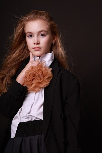 Софья Клубничкина. Съёмка одежды для маркетплейсов и брендов Morozova Production