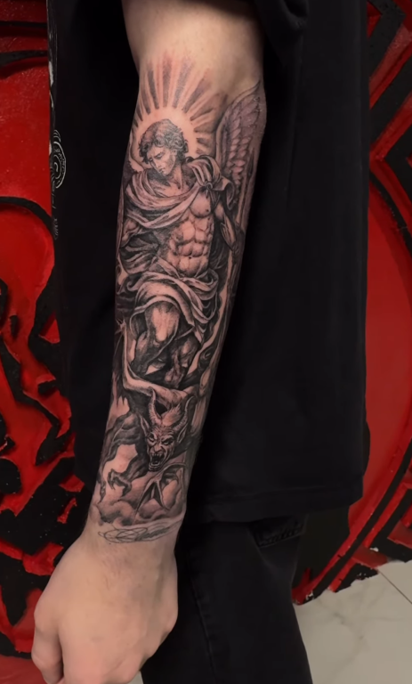 Руки. Тату-мастер в Краснодаре — Рашид