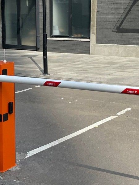 Фотосессия у дома в Москве — арка и архитектурные детали