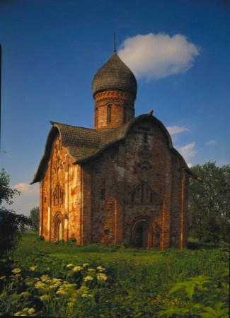 Церковь Петра и Павла в Кожевниках. 1406г. Новгород  (возле Зверина монастыря)