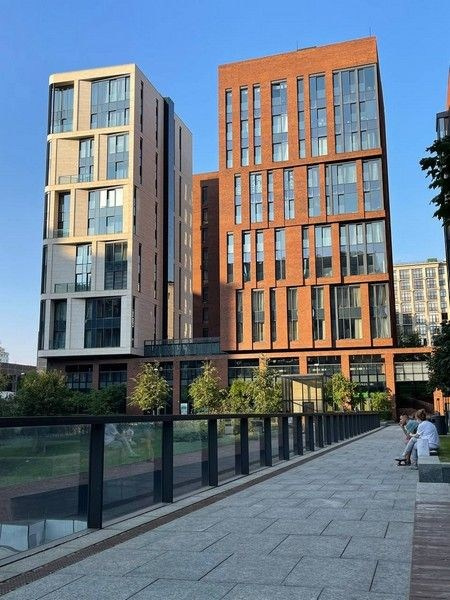 Фотосессия в жилом комплексе — атриум и панорамные окна