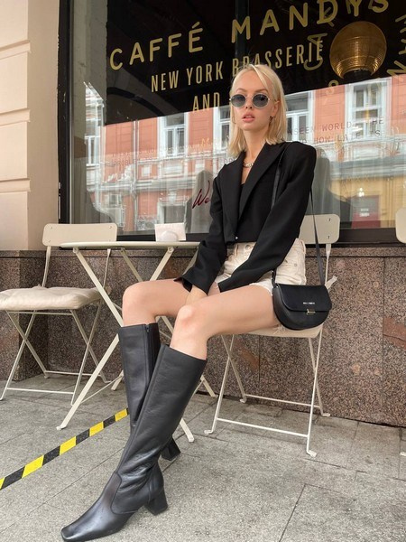 Фотосъемка в уютном кафе — мягкий свет и текстуры