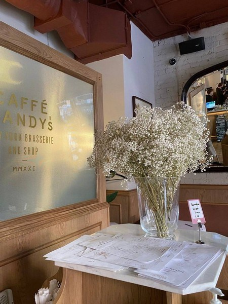 Кафе для фотосессии — винтажный интерьер и детали