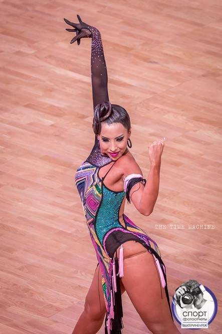 DANCE. Фотограф для маркетплейсов Михаил Бове