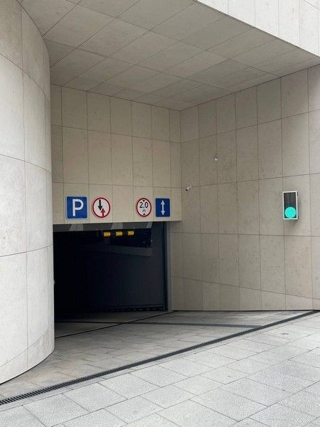 Бизнес-центр как локация для фотосъемки — геометрия и линии